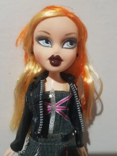 Boneca Bratz Cloe London Pretty N' Punk 