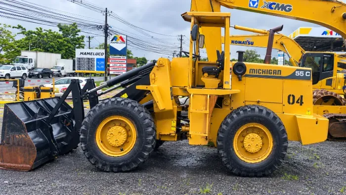 PÁ CARREGADEIRA - MICHIGAN - ANO 1994 - MOTOR 352 - TRANSMISSÃO 28MIL