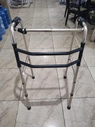 Andador em aluminio