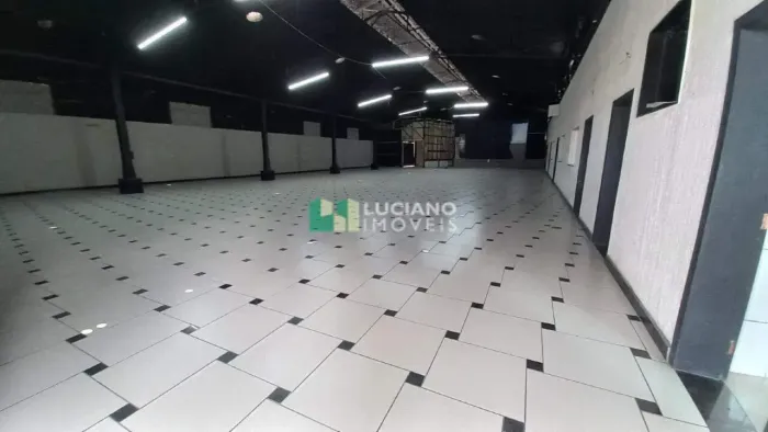 Excepcional Galpão de 1035m² de área coberta no Bairro Santa Mônica