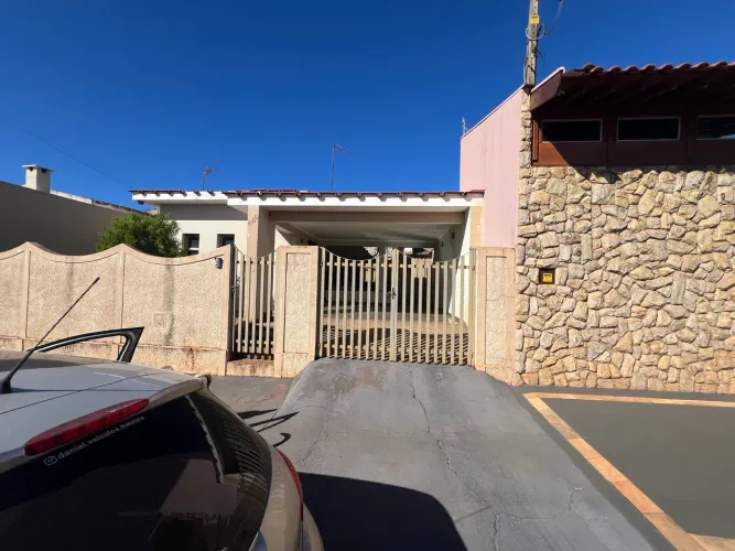 Vende-se Casa