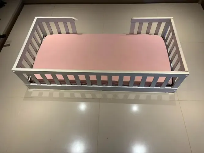 Cama montessoriana infantil com colchão