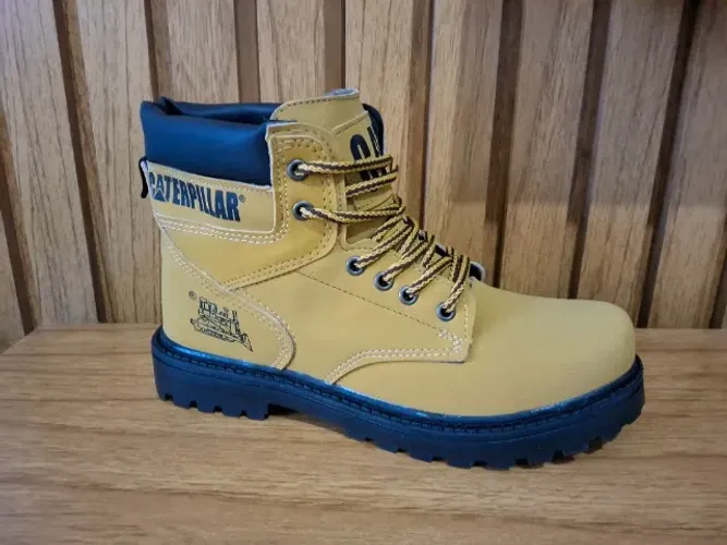 Bota Masculina Coturno Caterpillar Nº 38 - R$ 60,00 - (LEIA A DESCRIÇÃO)