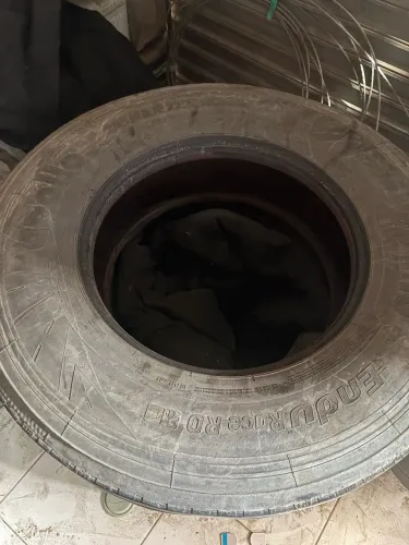 Pneu 295/80/22.5 estava rodando