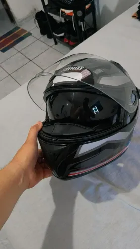 Capacete tamanho 60 com óculos interno 230 menor valor  