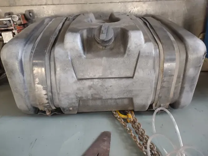 Tanque de diesel BEPO 275 litros com suporte cinta.