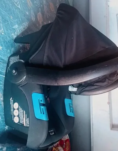 Vendo carrinho+bebê conforto semi novo marcar Burigotto