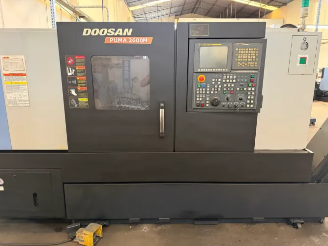 Torno CNC Doosan Puma 2600M