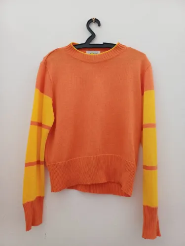 Lanzinha veste 36, sem bolinhas, não penica.