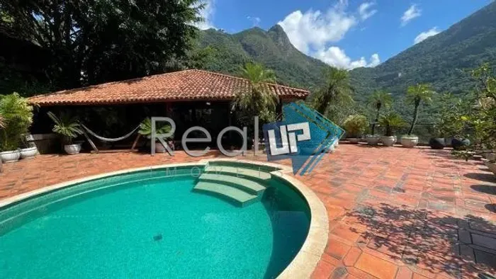Casa em condomínio em São Conrado