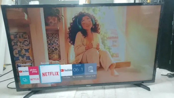 Televisao Samsung 40 smart com controle
