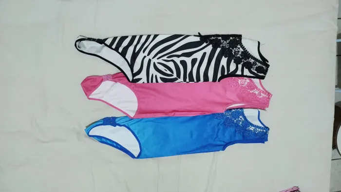 Kit bodys de malha com renda colorido