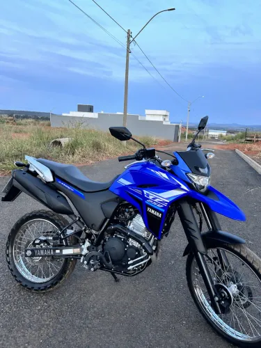 Moto Lander XTZ 250 azul