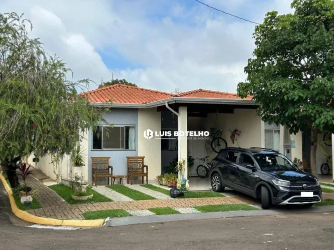 CASA EM CONDOMINIO COM 2 DORMS QUINTAL