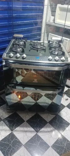 Fogão ELECTROLUX,2 fornos,elétrico e à gás.