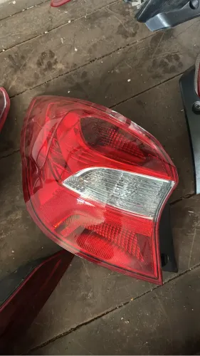 LANTERNA ESQUERDA FORD KA HATCH
