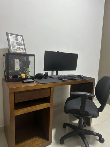 Escrivaninha de Madeira 1,20m - Sem Detalhes, Muito Nova!