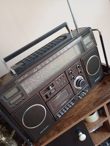 RADIO BOMBOX GRUDING RR1140 SL ALEMAO(LER DESCRIÇÃO)