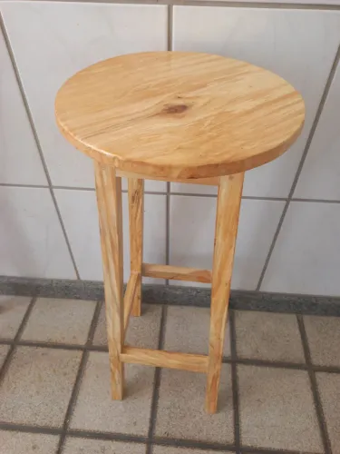 Banquetas de madeira