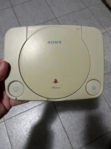 Tampa superior Ps1 baby