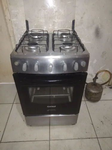 Fogão Consul 4 bocas todo inox praticamente novo pra hj temos entrega não e elétrico 