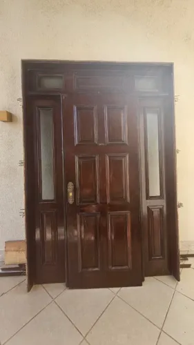 Porta de Entrada Maciça Completa em Pau D'arco (Ipê) - Estilo Clássico