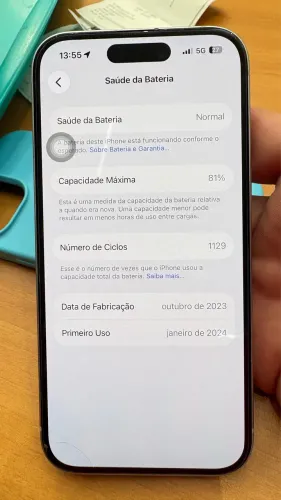 iPhone 15 único dono com problema na câmera traseira para e volta de funcionar 