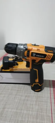 Parafusadeira e furadeira Deko 12v.