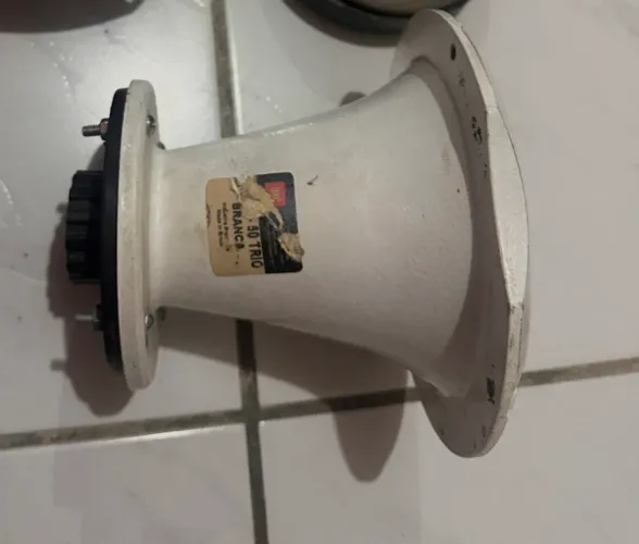 Corneta JBL com adaptador 