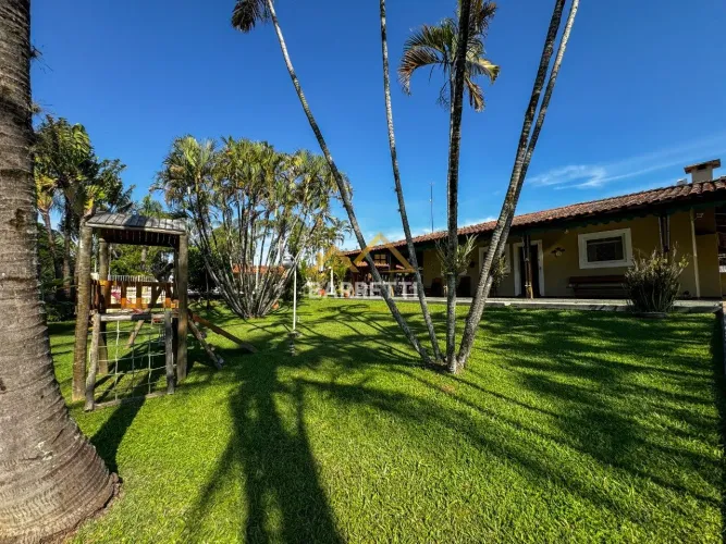 Casa disponível para venda e locação no Colinas do Piracicaba, com 298 m² de área construí