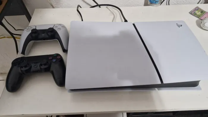 Playstation 5 Slim + Controle PS4 + PS PLUS DELUXE e EA Access