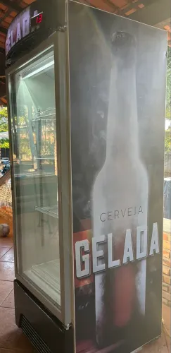 Cervejeiro vertical expositor Metalfrio 