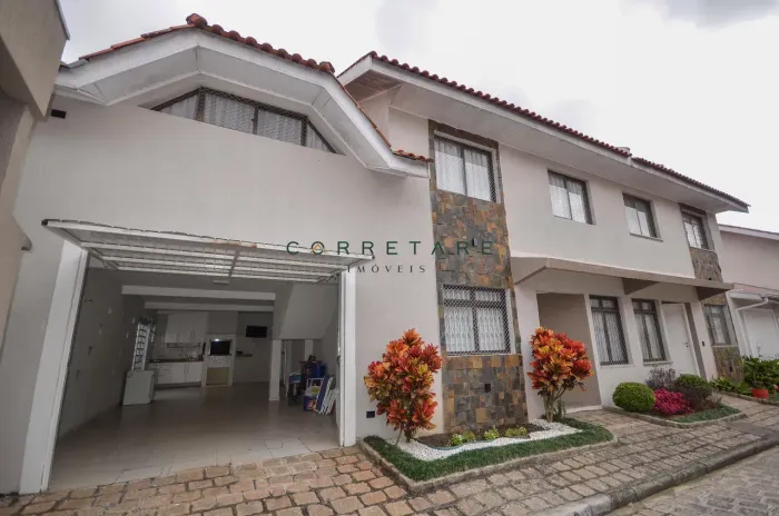Sobrado Triplex com Ático - 3 quartos + 2 vagas em Capão Raso - Curitiba - PR