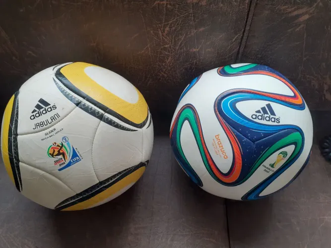 KIT 02 BOLAS ADIDAS COPA DO MUNDO - JABULANI 2010 e BRASUCA 2014 