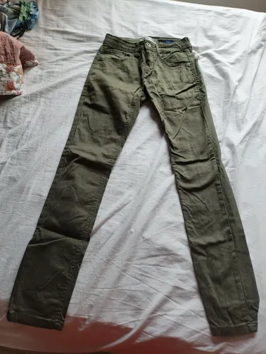 Calça jeans masculina verde militar