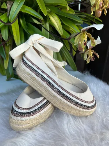 Espadrille Arezzo em couro legítimo novo