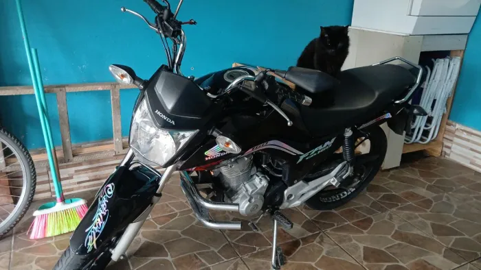 Moto em perfeitas condições ... zera