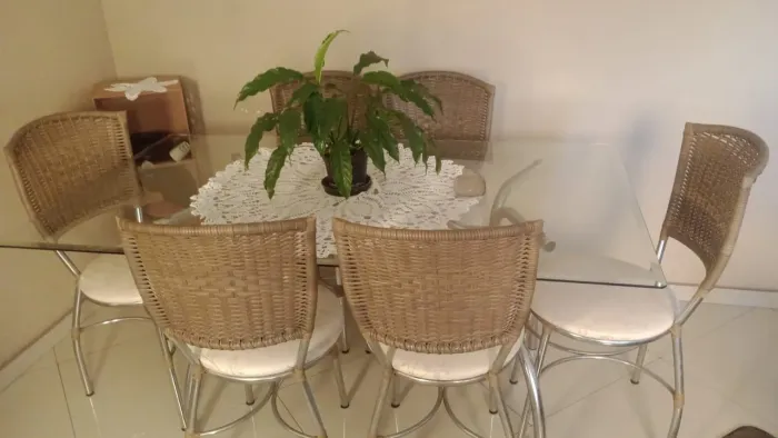Mesa com 6 cadeiras tampo de vidro