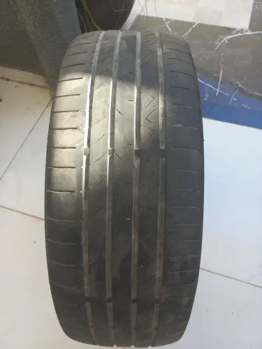 Vendo 4 pneus continental 205 60 16. 