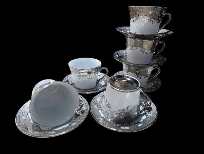 Xícaras de chá em porcelana