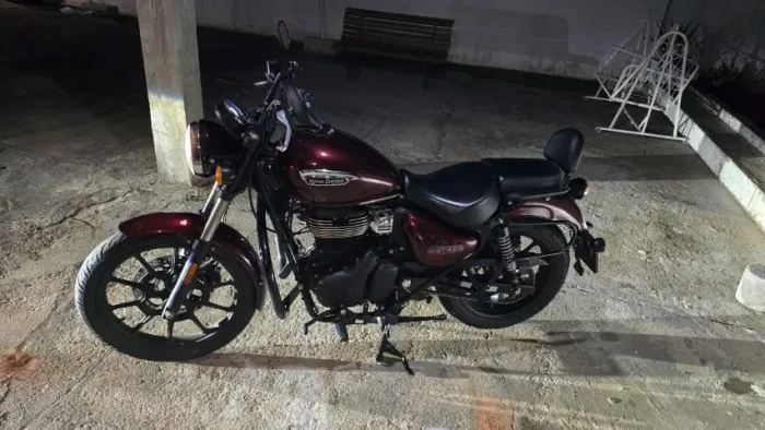 Royal Enfield Meteor 350 Stellar Red 2023/2024 Personalizada