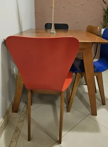 Mesa de jantar e cadeiras coloridas maravilhosas