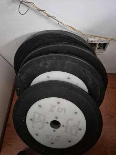 Anilha emborrachada olímpica. Kit com 30kg - 2x5kg e 2x10kg