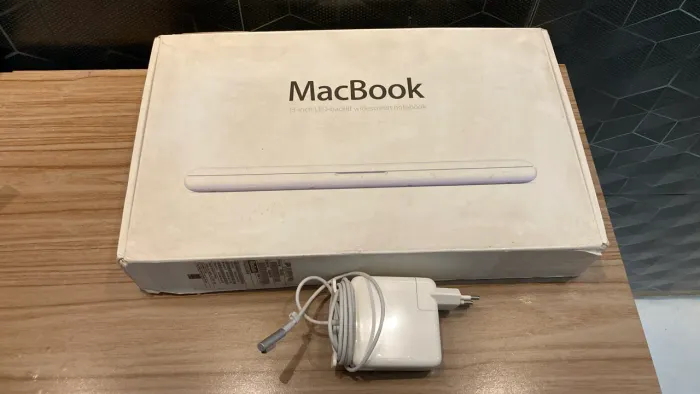 MacBook white 
