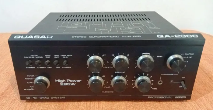 Raridade! Amplificador da Marca Quasar, modelo QA 2300!