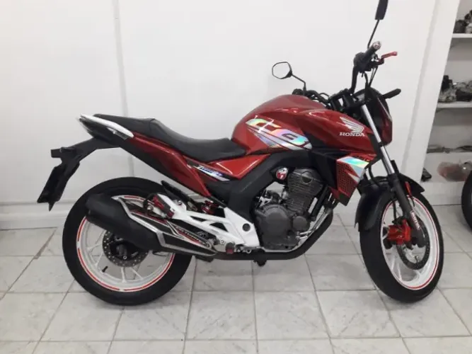 Honda CB 250F Twister vermelha 2016