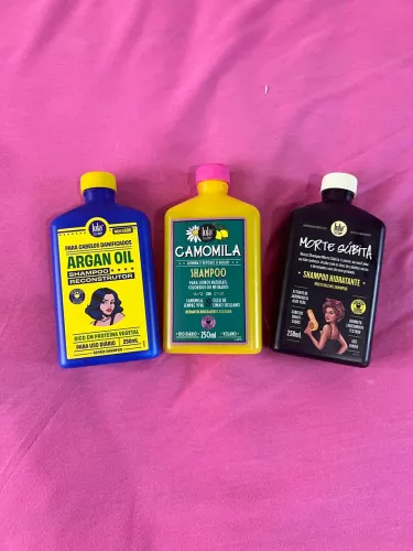 Três shampoo da Lola cheios 