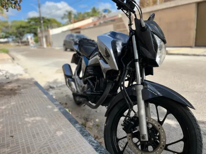 Titan 160 toda conservada