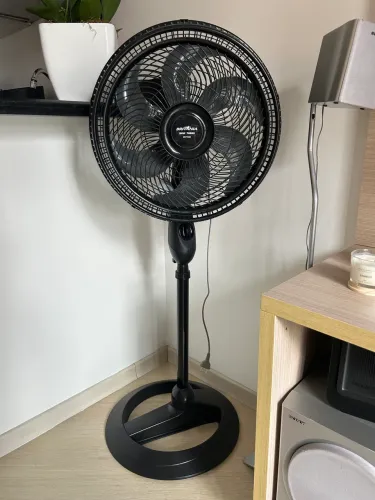 Ventilador preto de Coluna 40cm Britânia Maxx Force BVT450.