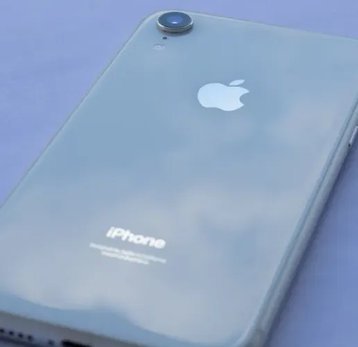 iPhone XR 64 GB Branco - Conservado, com caixa, cabo original e capinhas